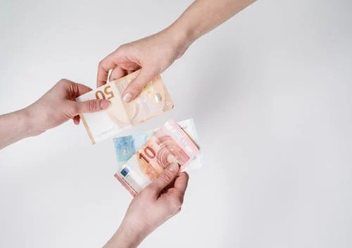 Pożyczka – czy warto ją brać?